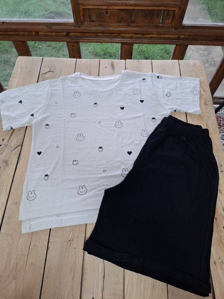 تیشرت و شلوارک گل و حیوانات با مزه