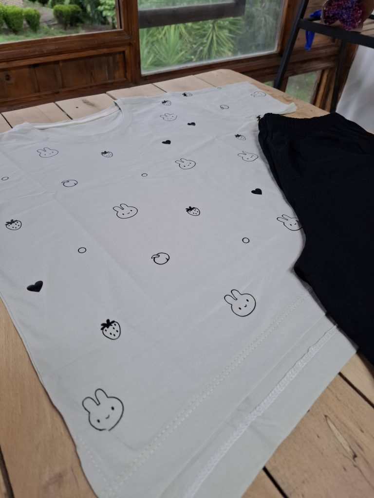 تیشرت و شلوارک گل و حیوانات با مزه