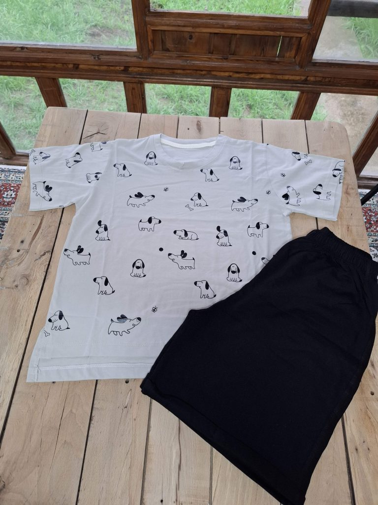 تیشرت و شلوارک گل و حیوانات با مزه