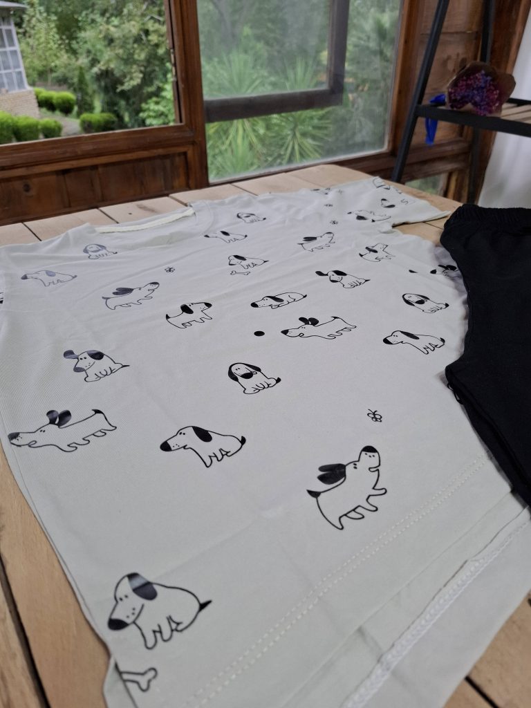 تیشرت و شلوارک گل و حیوانات با مزه