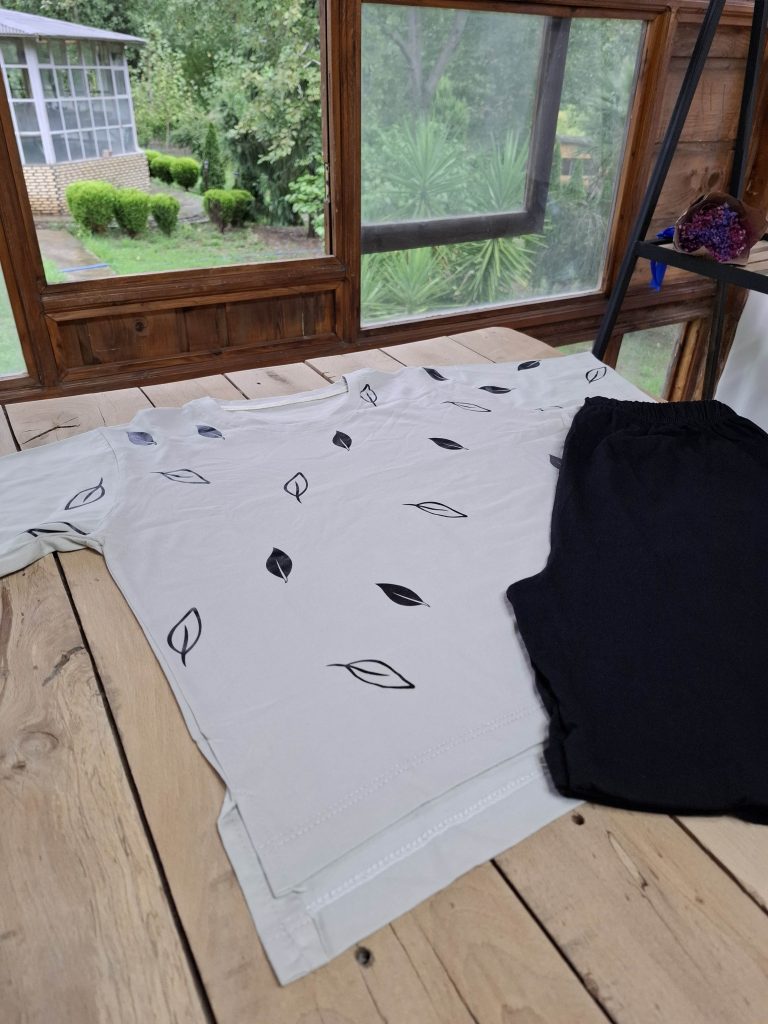 تیشرت و شلوارک گل و حیوانات با مزه