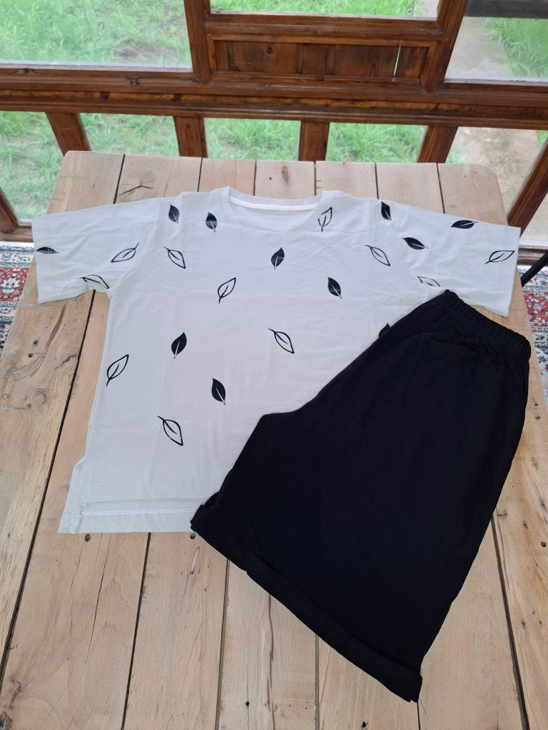 تیشرت و شلوارک گل و حیوانات با مزه