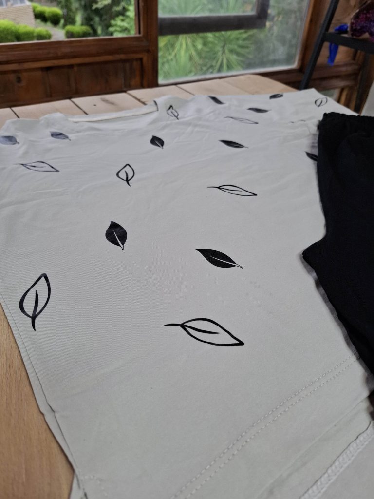 تیشرت و شلوارک گل و حیوانات با مزه