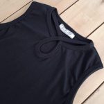 تاپ حلقه ای مشکی از نزدیک1