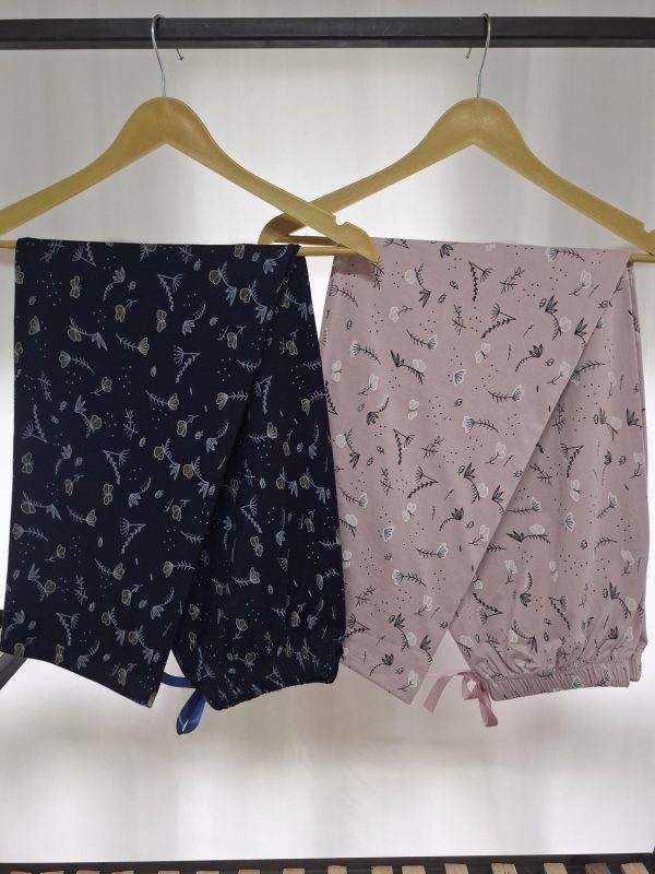 شلوار خانگی زنانه نخ پنبه در رنگ سرمه ای و صورتی با بافت نرم و راحت برای استفاده روزانه